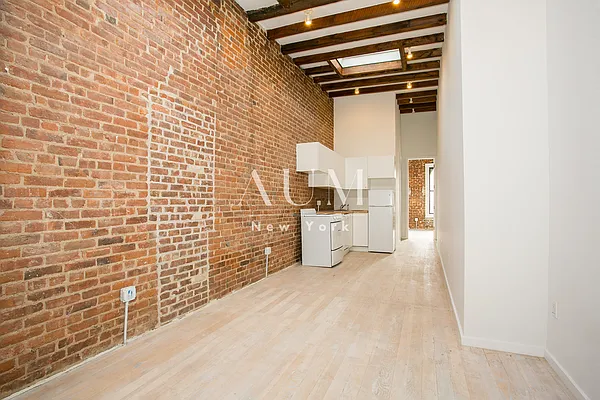 Rented by Zone Corp | media 27