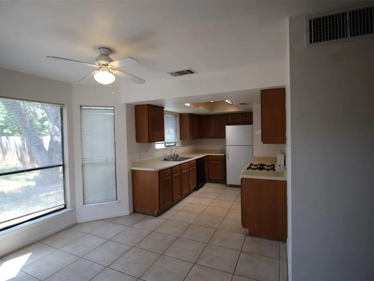 2 bed, 2.5 bath, 1200 sqft, $1,750 — Photo 4