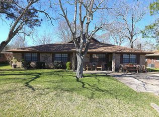 1028 Vine Dr, Angleton, TX 77515