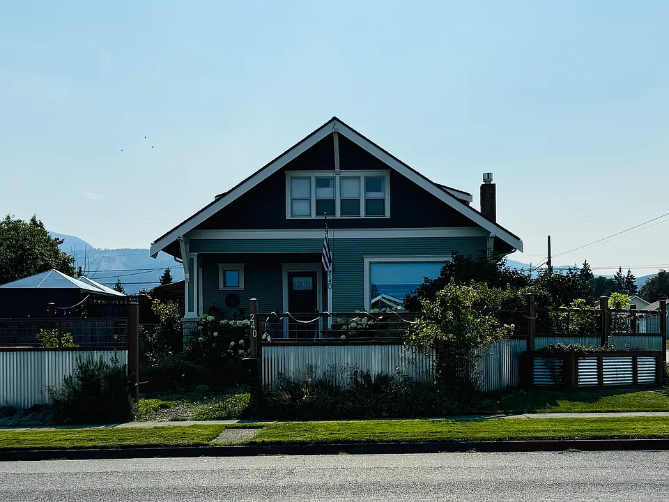 240 W 5th St