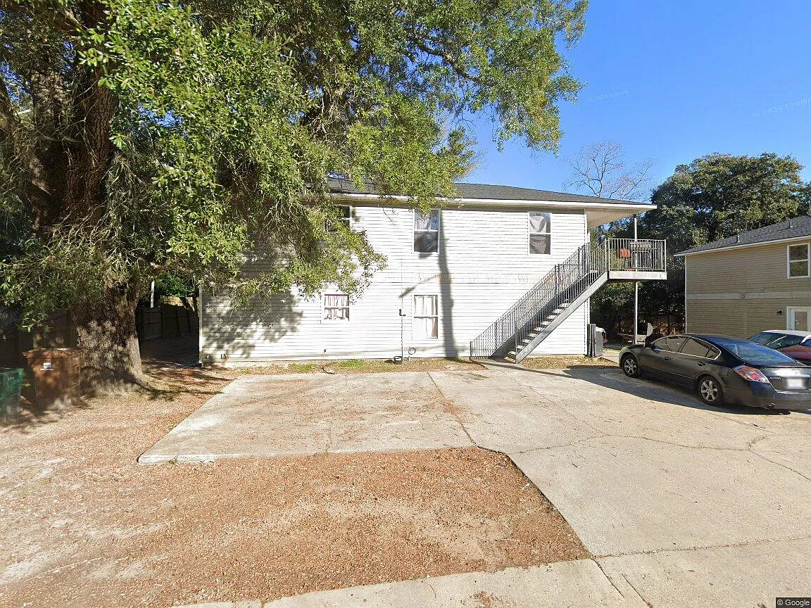 3 bed, 1100 sqft, $1,600 — Photo 2