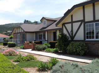 2042 Pleasant Heights Dr, Vista, CA 92084