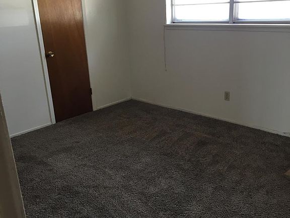 4th image of 1038 N Wells St