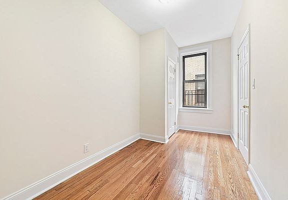 3rd image of 201 E 30th St APT 50