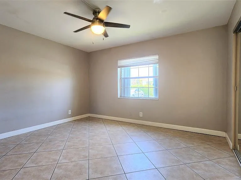 555 SE 8th St #151 — Photo 17