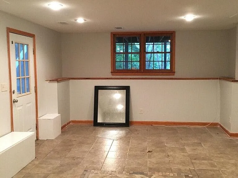 Large Basement Room that can be used as a Game Room (Pool Table)