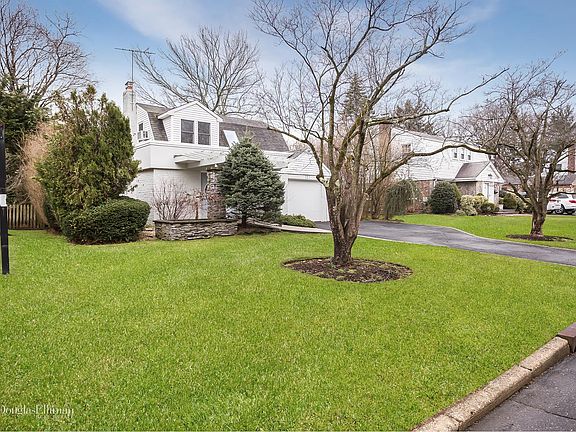 3rd image of 127 Circle Dr