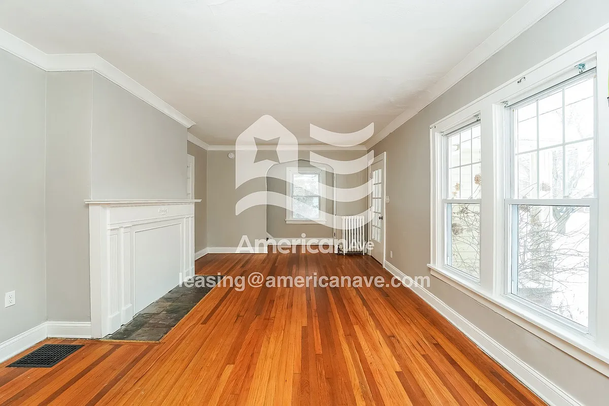 706052_002_living_room_2.jpg - 3916 Orchard Rd