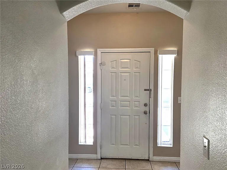 9105 Sparkling Star St — Photo 2