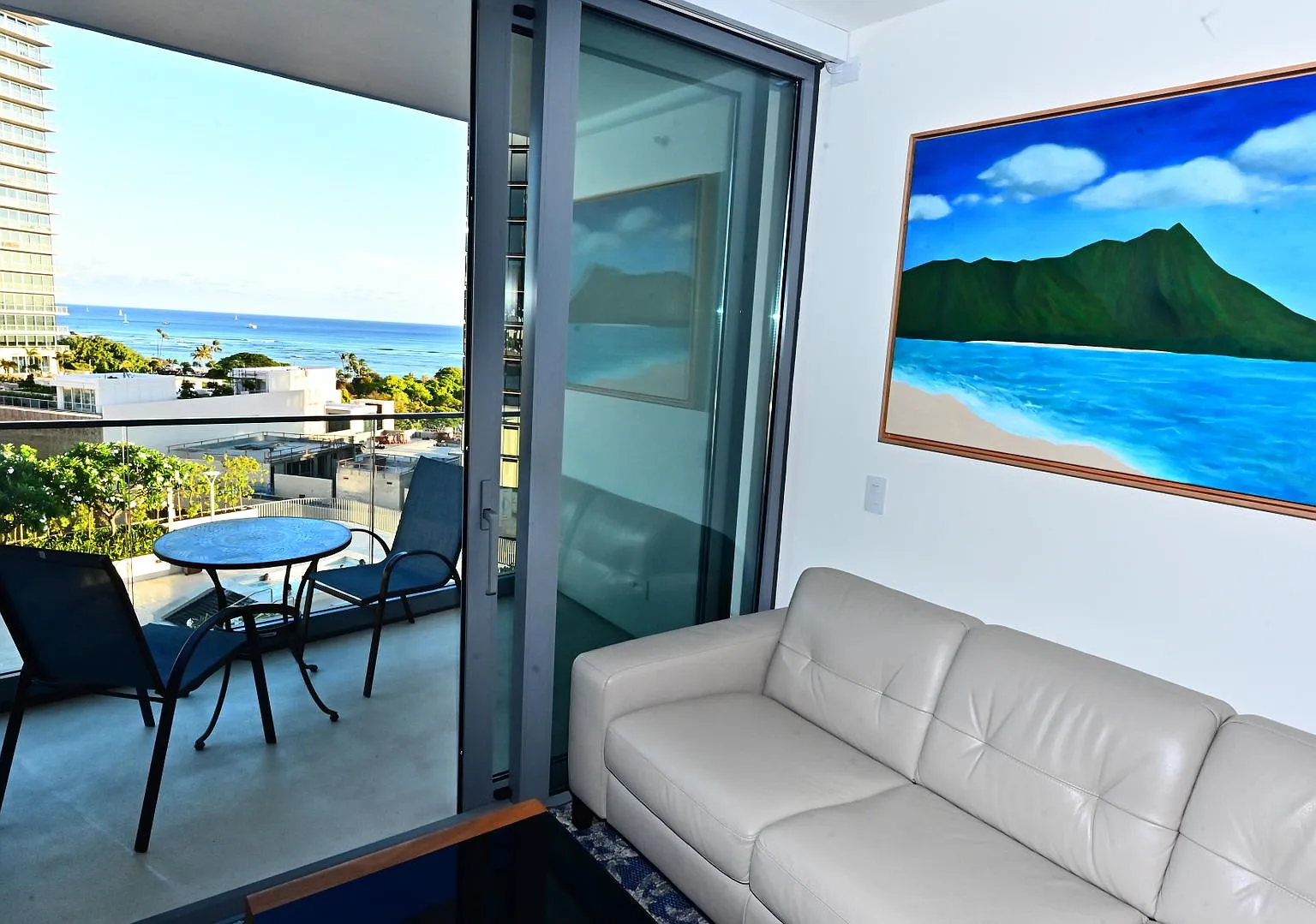 Koula - Furnished 2 bedroom, 2 bath Condo with 2 parking! — Photo 1