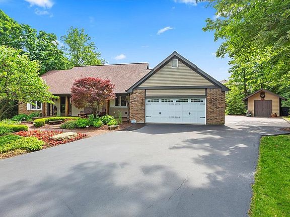 2nd image of 771 Leslie Ln