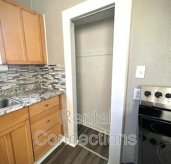 300 N Bentley St — Photo 5