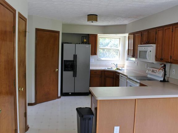 4th image of 5924 Northcliff Blvd