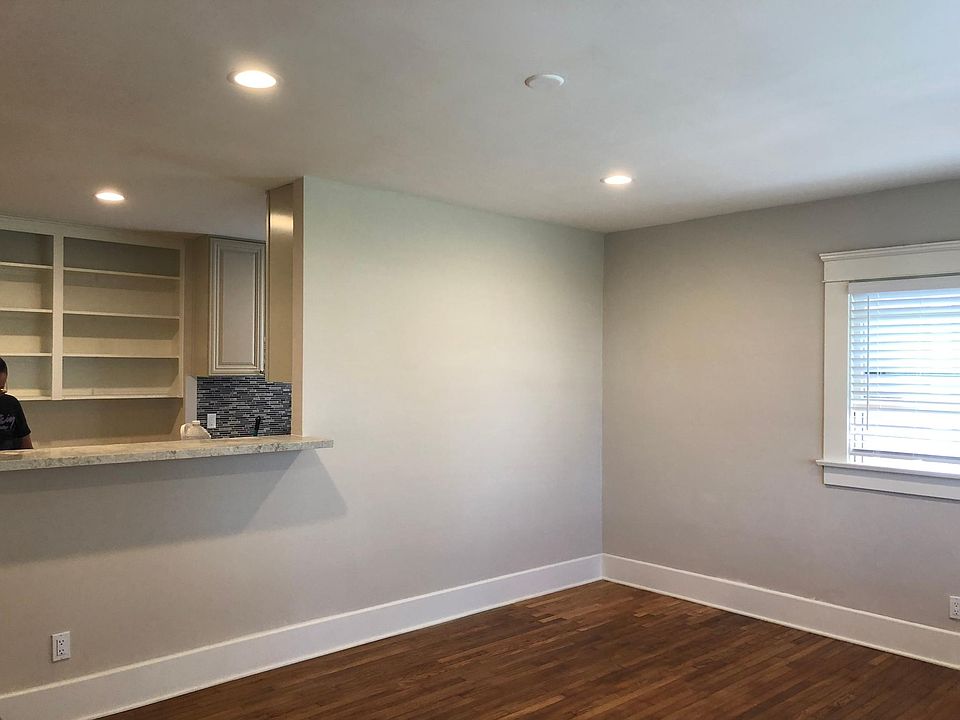 2nd image of 2473 Market St #1