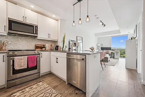 60 Charles St W #1407 Photo 1