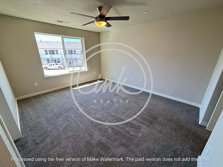 608 Crossing Cir — Photo 15