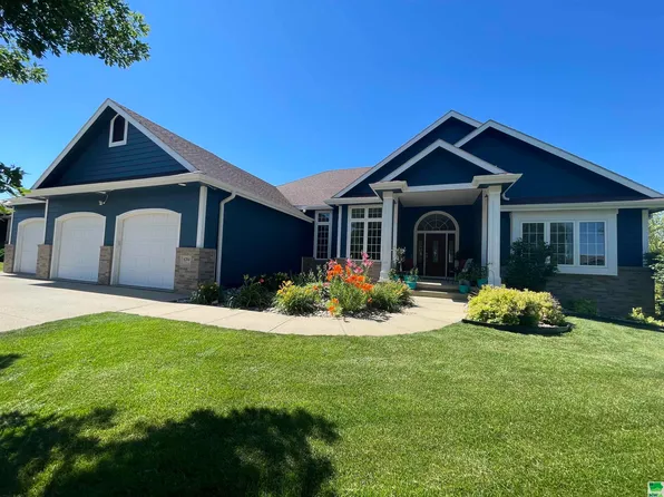 6744 Cantebury Ct, Sioux City, IA 51106
