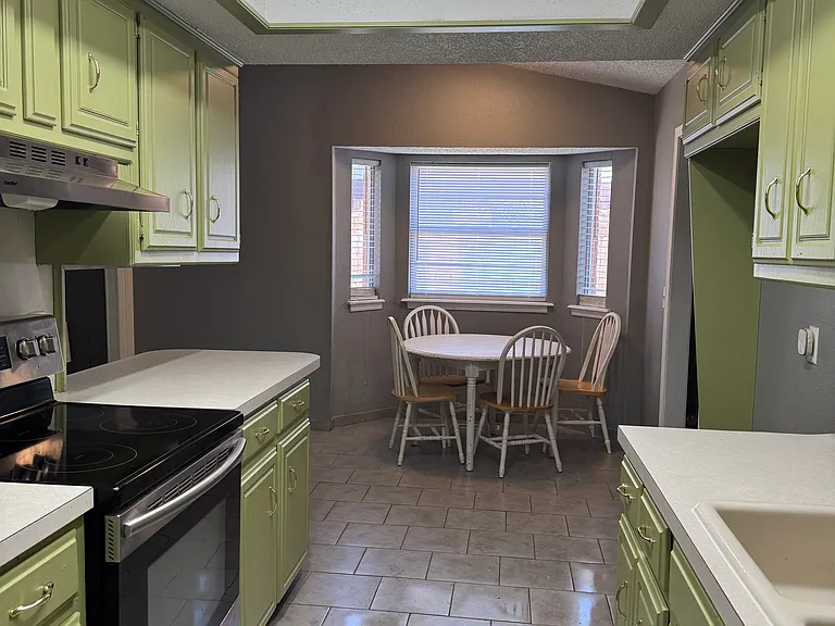 2305 Crystal Dr — Photo 6