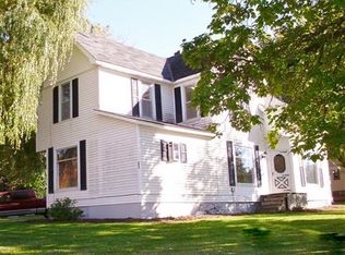 205 E 4th St, Manawa, WI 54949