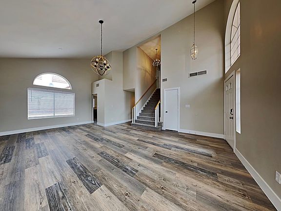 2nd image of 988 Hickory Ct #1