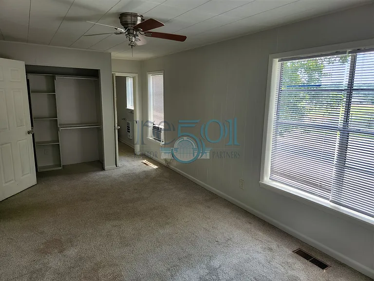1015 N Fillmore St — Photo 5