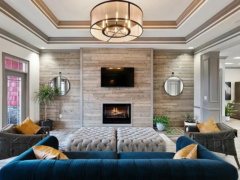 resident lounge at the apartments at glenmoore clubhouse