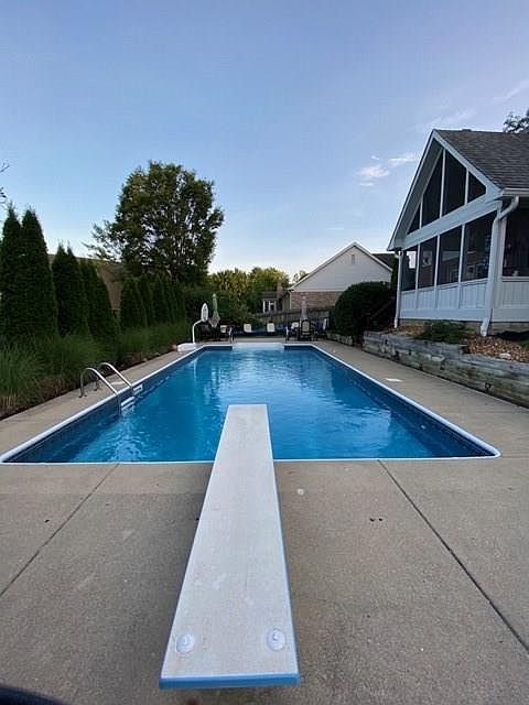 2nd image of 832 Spruce Dr