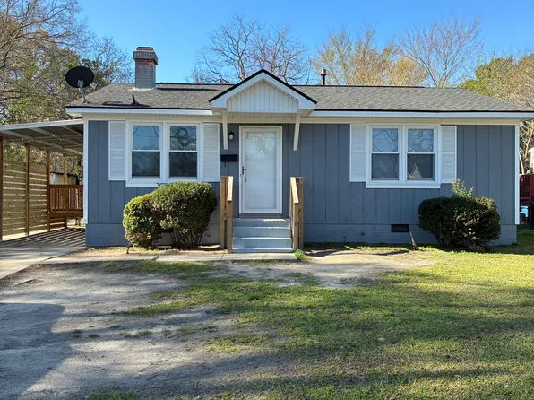 614 Academy St E, Wilson, NC 27893