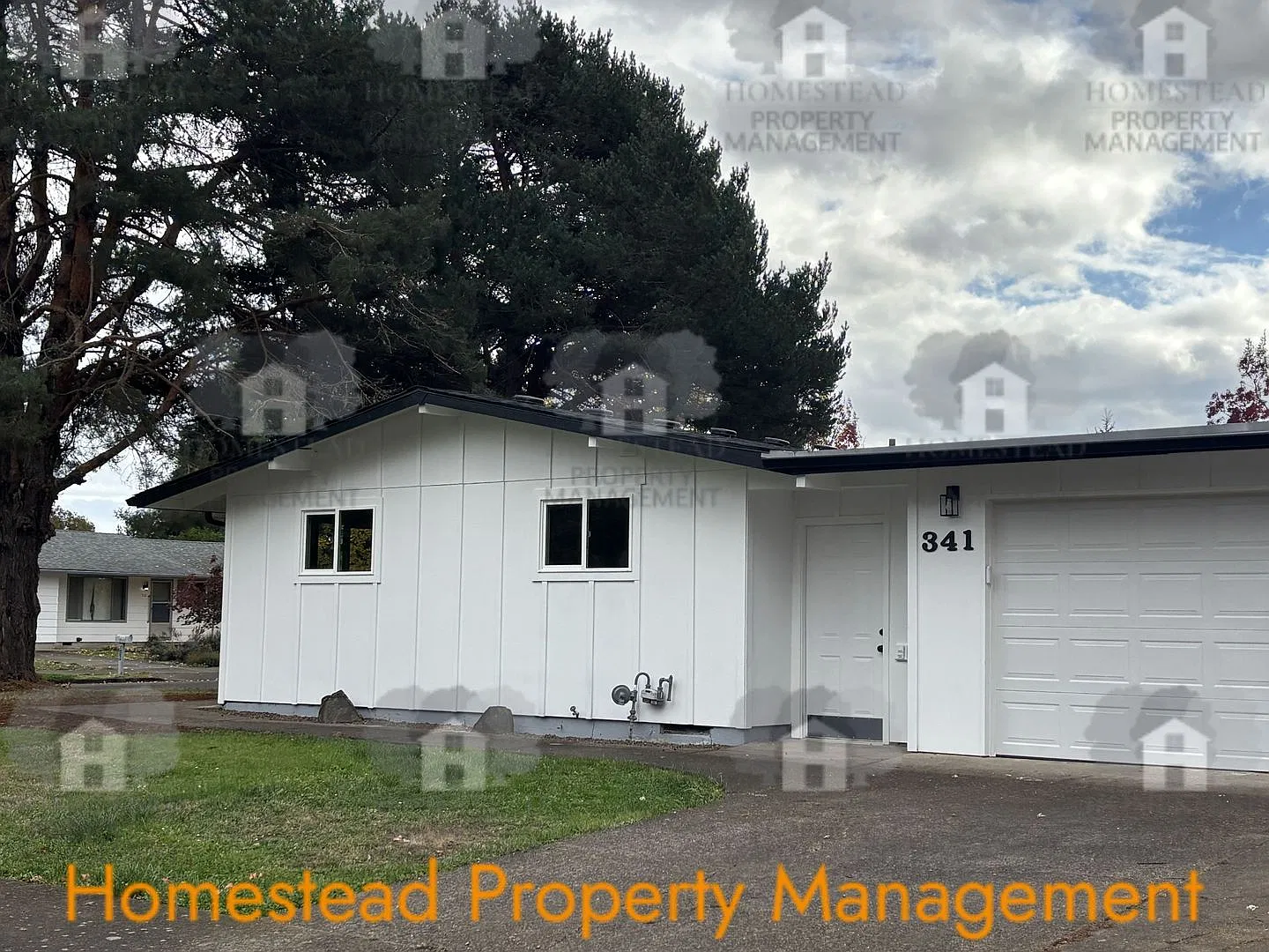 Wow! Completely Remodeled 4 Bedroom Home! With Ev Charging! — Photo 3