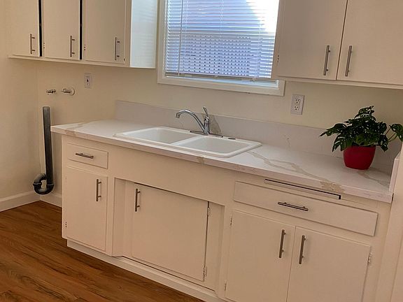 2nd image of 318 1/2 Mar Vista Ave