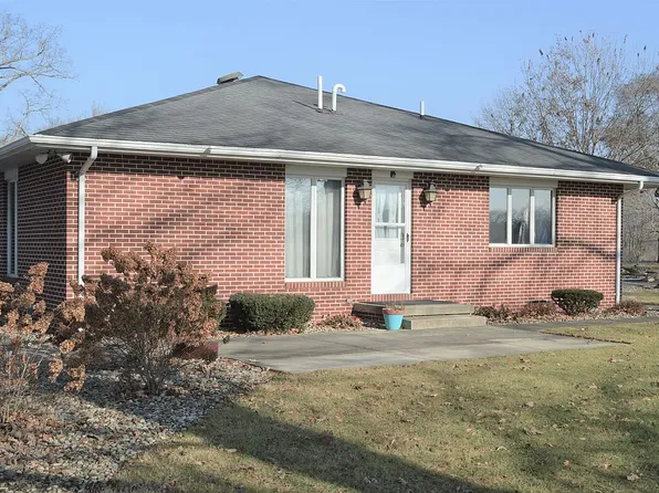 5268 E Country Club Rd, Logansport, IN 46947