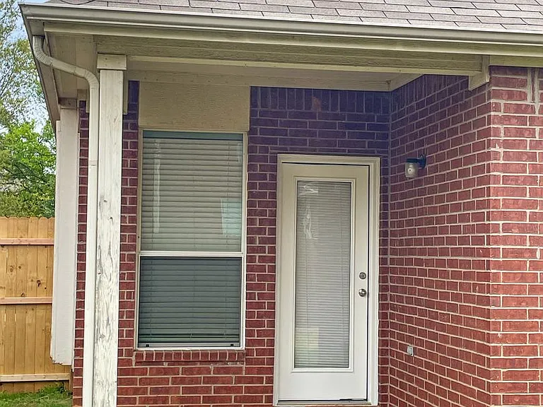 2820 Thorncreek Ln — Photo 14