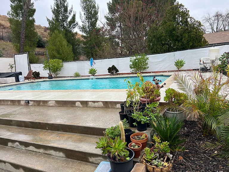 Meadbury Dr — Photo 12