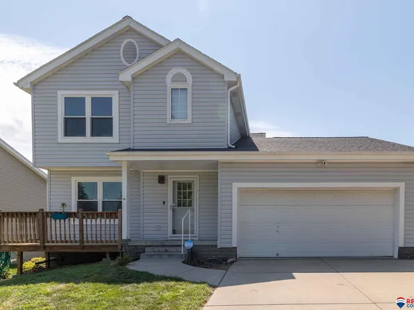 406 Charleston Dr, Papillion, NE 68133