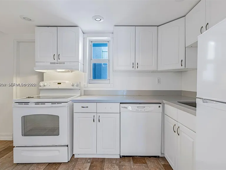 1674 Bay Rd #302 — Photo 9