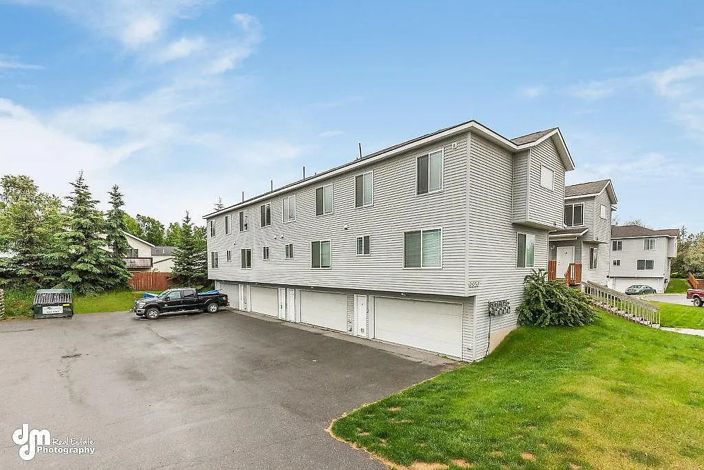 3 bed, 1.5 bath, 1250 sqft, $1,600 — Photo 3