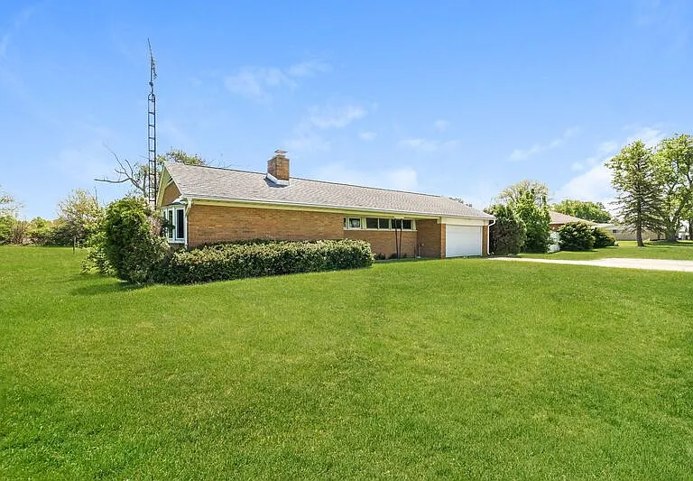 5260 Springfield Jamestown Rd — Photo 2