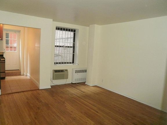 5th image of 418 E 77th St APT 1G