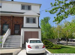 6 Row Pl, Staten Island, NY 10312