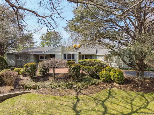 8 Astro Place, Dix Hills, NY 11746