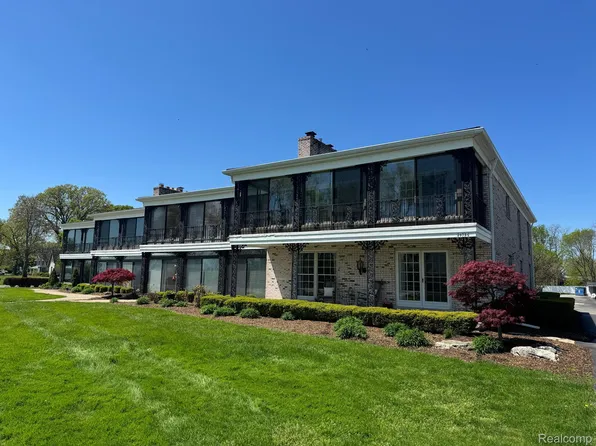 24356 E River Rd Unit 13, Grosse Ile, MI 48138