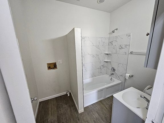 3rd image of 2800 Morales St