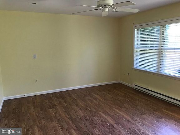 5th image of 344 Dogwood St