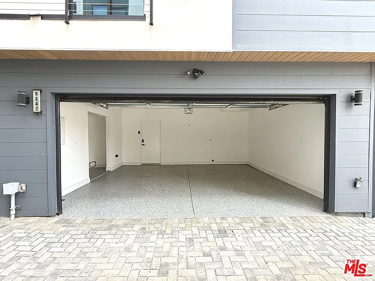 6847 N Figueroa St — Photo 14