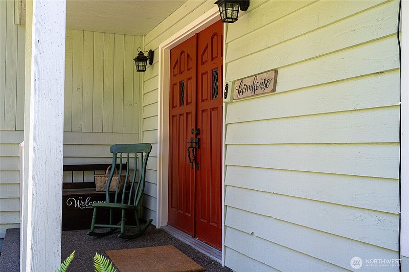 2nd image of 13814 214th Street E