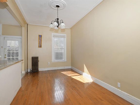 2nd image of 13 Roosevelt Ave