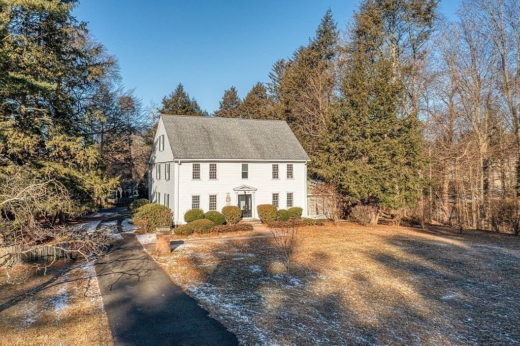 384 Longmeadow St Longmeadow Ma 01106 Zillow