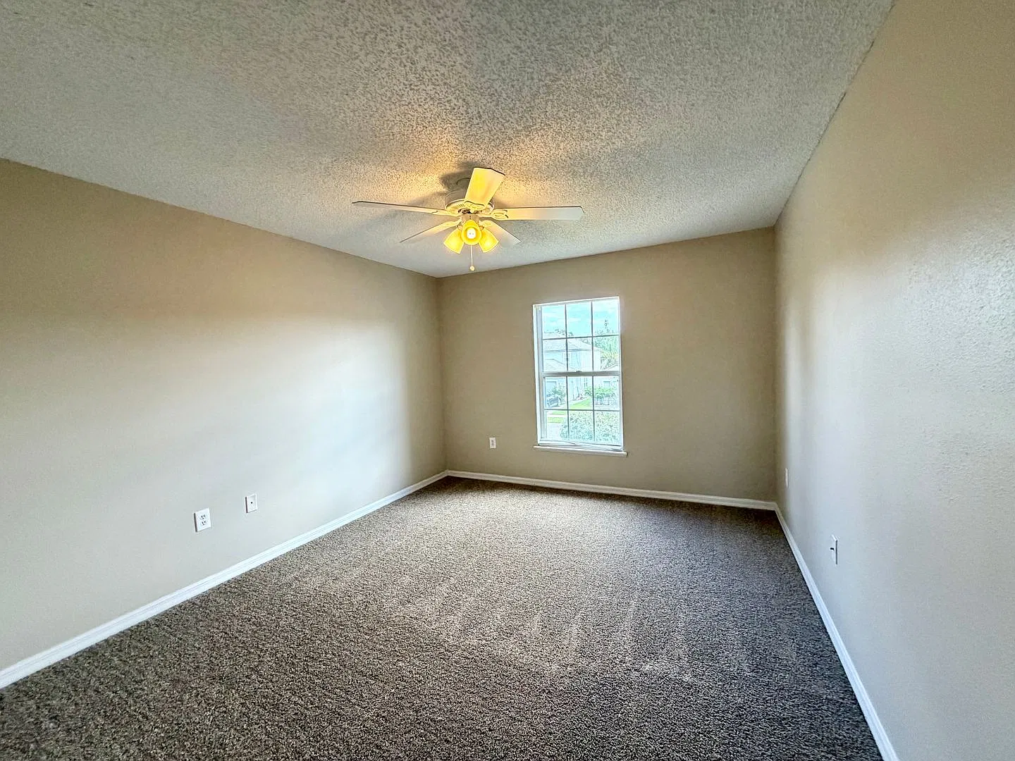 Spacious Home with Updates in Jacksonvilles Arlington Area! — Photo 3