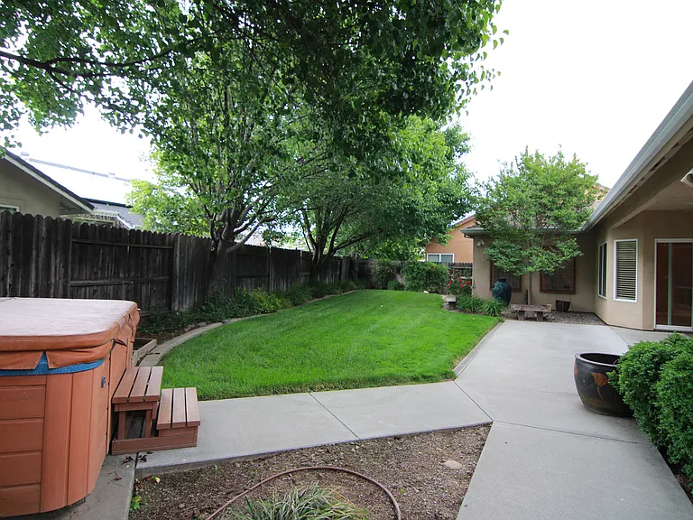 113 Sterling Oaks Dr — Photo 16