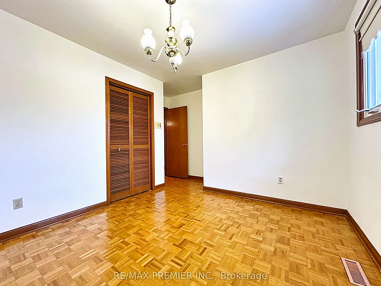 56 Fairchild Ave #MAIN — Photo 37